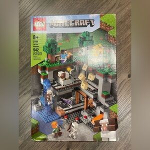 LEGO Minecraft The First Adventure Set